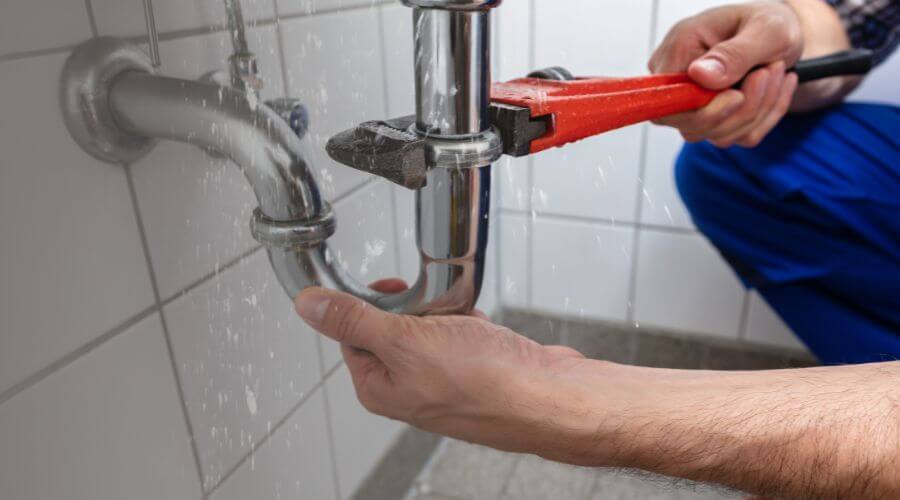 Expert burst pipe repair services in Vienna, MO